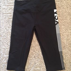 Victoria sport workout mid calf leggings